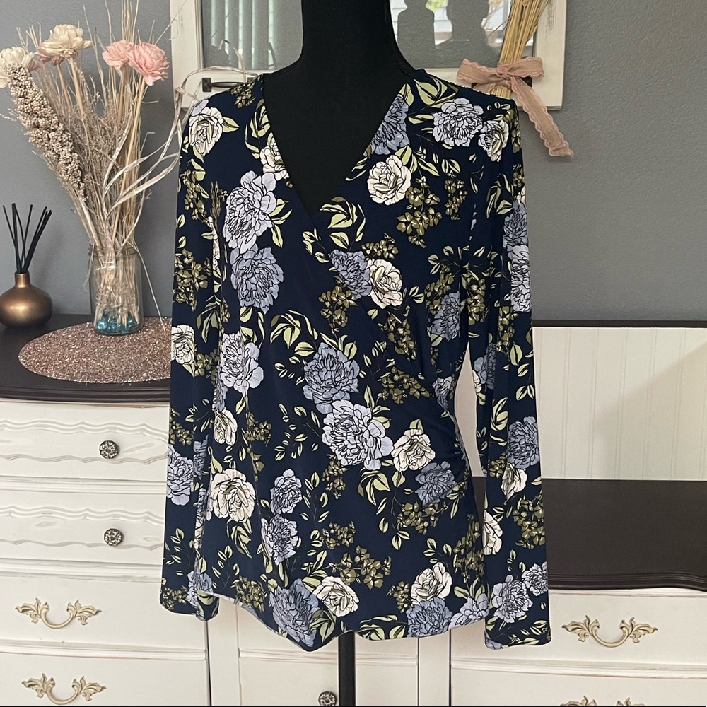 Ann Taylor factory wrap style top. Size large